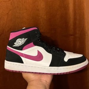 Jordan 1 Mid